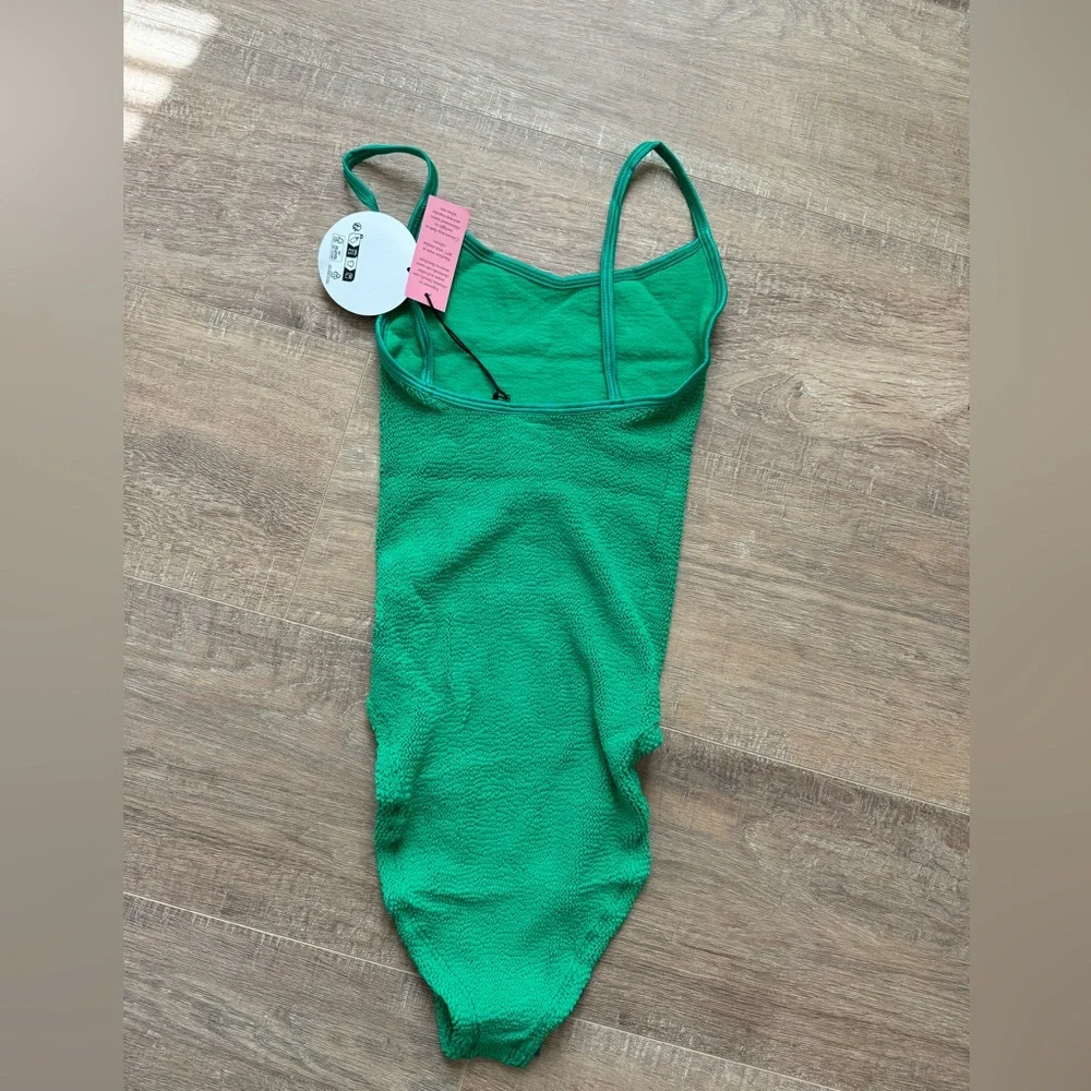 NEW Hunza G Women's Pamela Swimsuit in Emerald Green Crinkle One Size Coverage - Picture 6 of 7